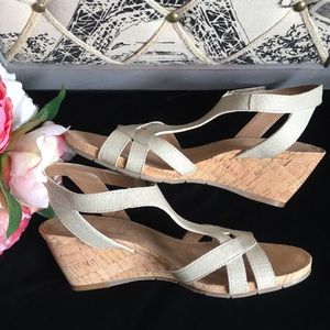 Aerosoles Women's Pancake Cream Wedge Sandal - 8.5